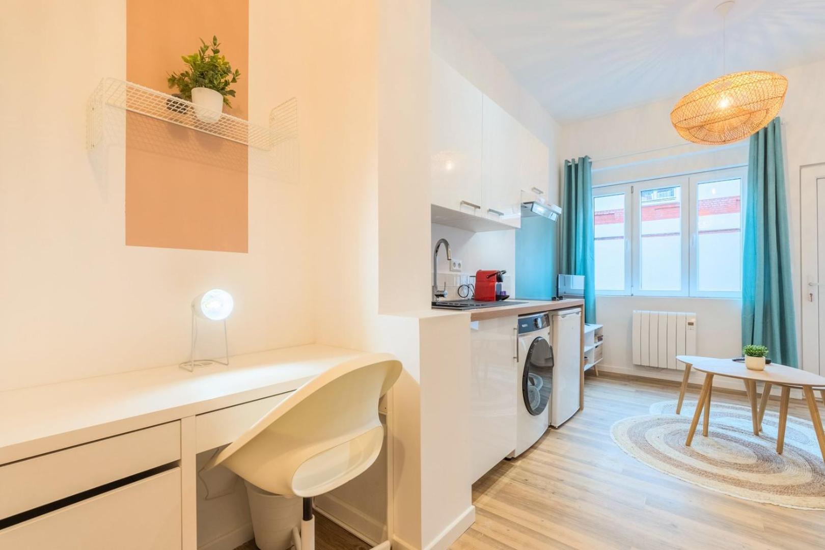 Near Tram & Parc Barbieux, Chr + Parking Apartment